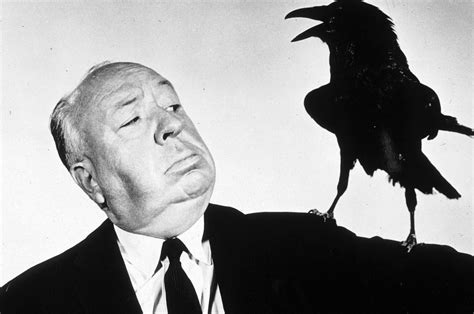 ¿Deberías ver The Birds de Alfred Hitchcock, una obra maestra del terror psicológico que explora el miedo a lo desconocido y la fragilidad humana?